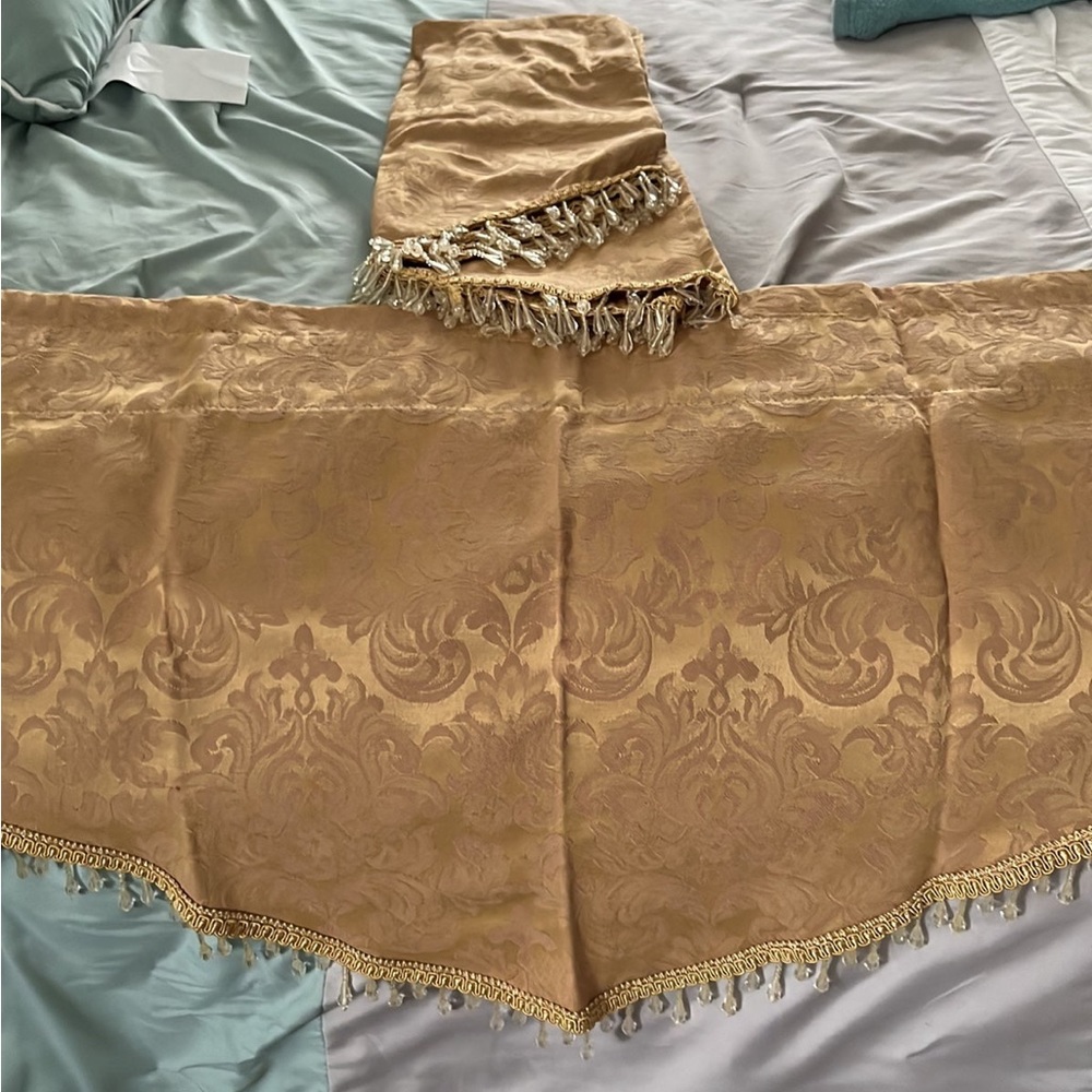 2 curtain valances
